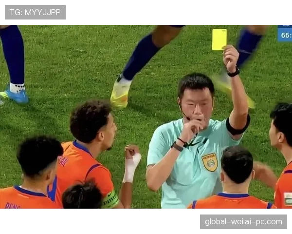 假动作规则在点球中的判定：助跑允许，射门假动作将被判犯规并黄牌