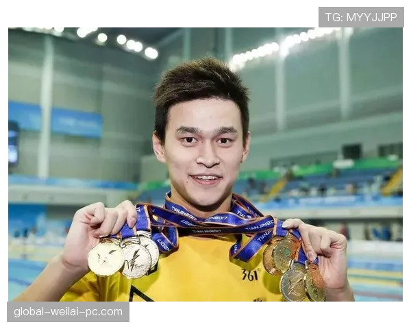 孙杨泳池里像战神，上街却像随便买菜的大叔