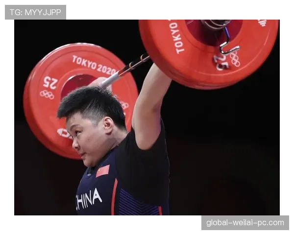 汪周雨家里那车库也太豪了吧，估计停满别克都不挤